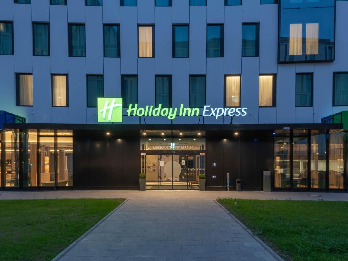 Holiday Inn Express Dusseldorf - Hauptbahnhof, An Ihg Hotel エクステリア 写真